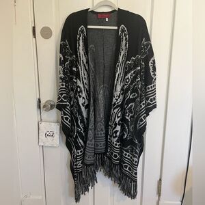 Left on Houston Wool Blend Shawl Poncho Kimono Black and White Size XS/S